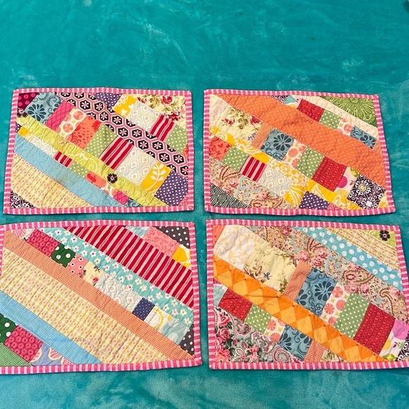 Homemade quilted placemats.  Set of 4, reversible. 2 beautiful designs - Picture 1 of 11